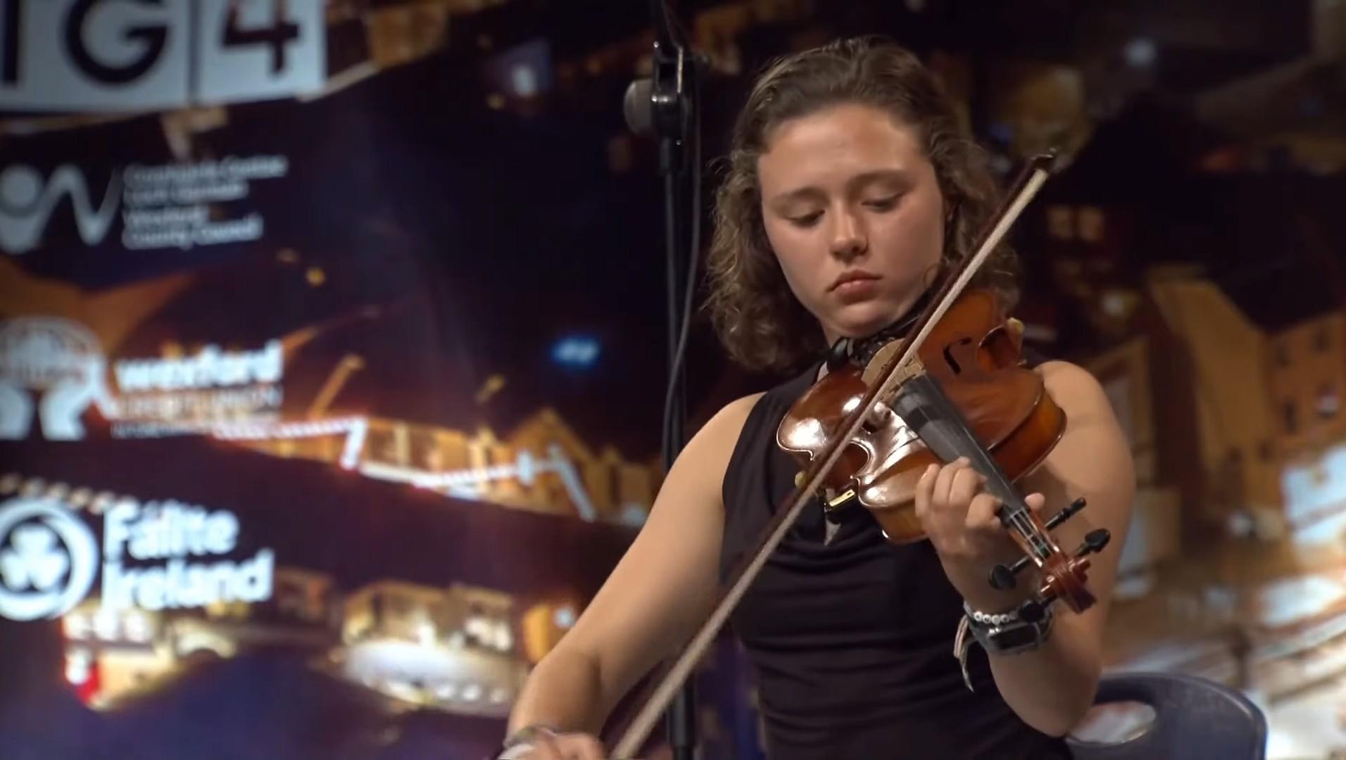 Beth in the fiddle competition, which was also broadcast on TG4 television!