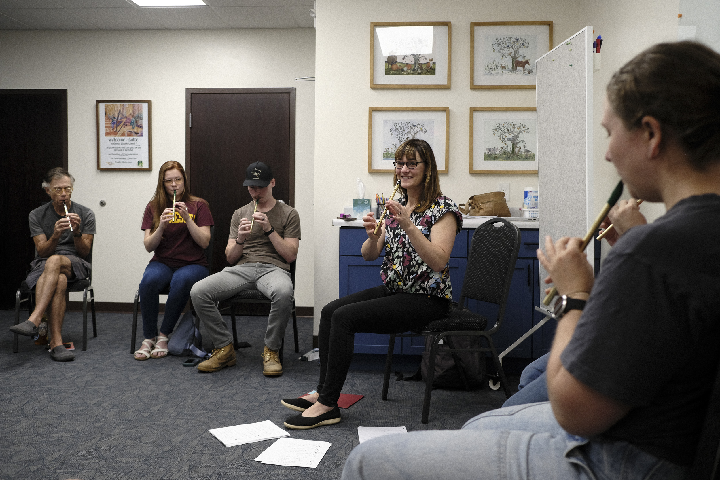 Norah Rendell demonstrating a finger technique in her Introduction to Tin Whistle workshop. 